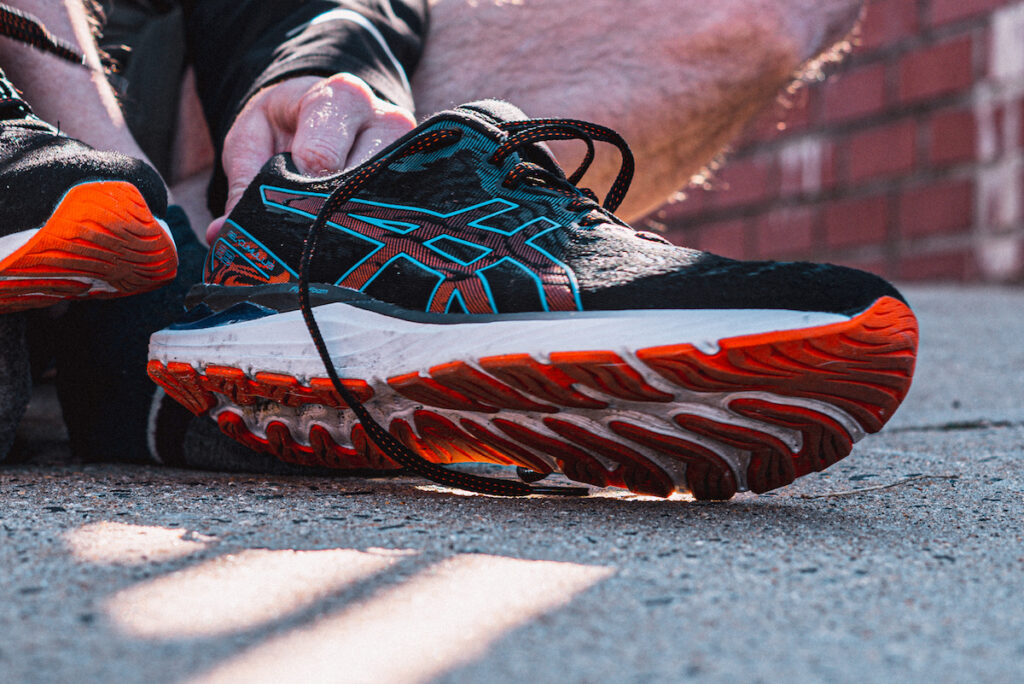 asics gel cumulus 23 - sidewalk