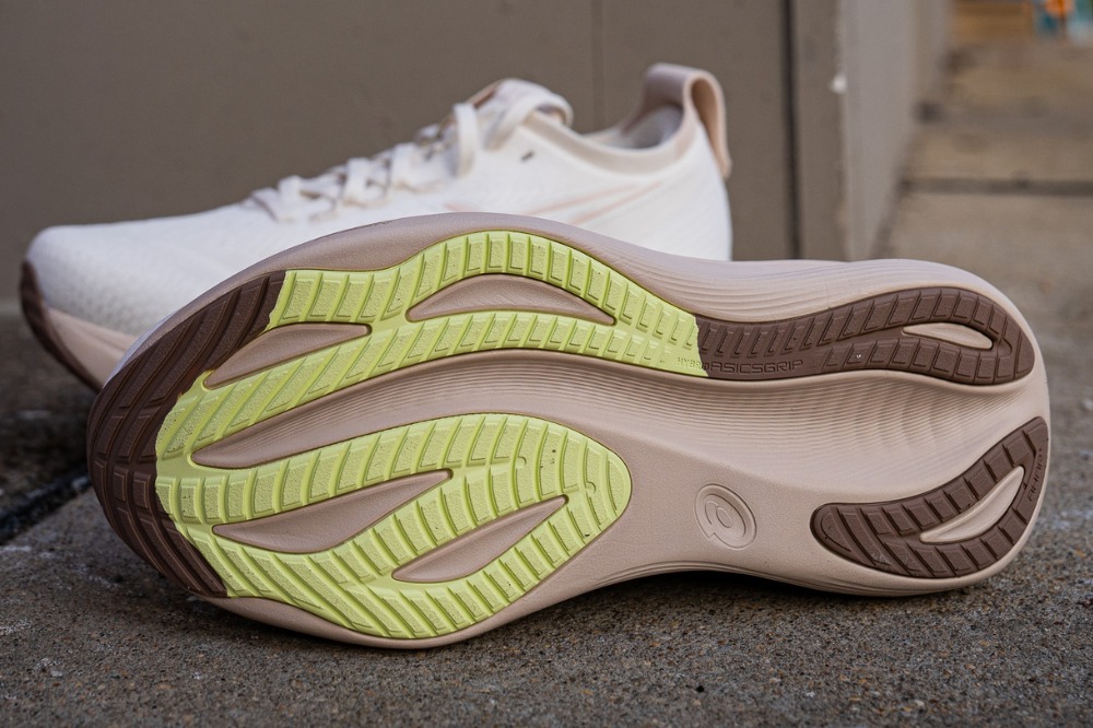 asics gel-nimbus 27 - tan outsole