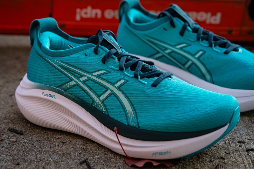 asics gel-nimbus 27 - teal color