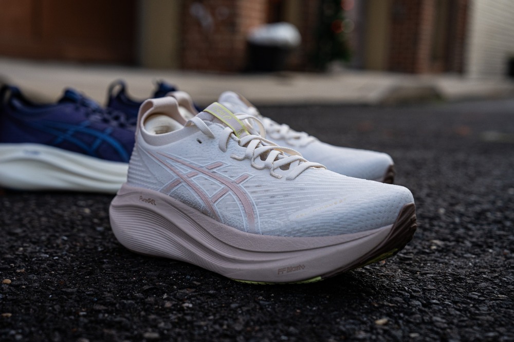 asics gel-nimbus 27 - women and blue