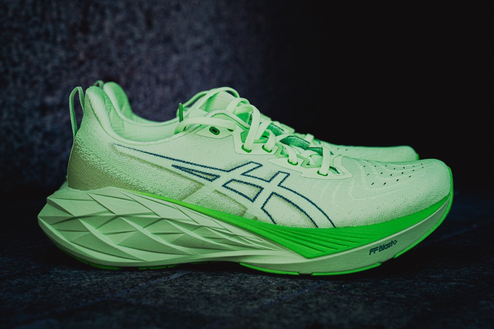 asics novablast 4 - men side