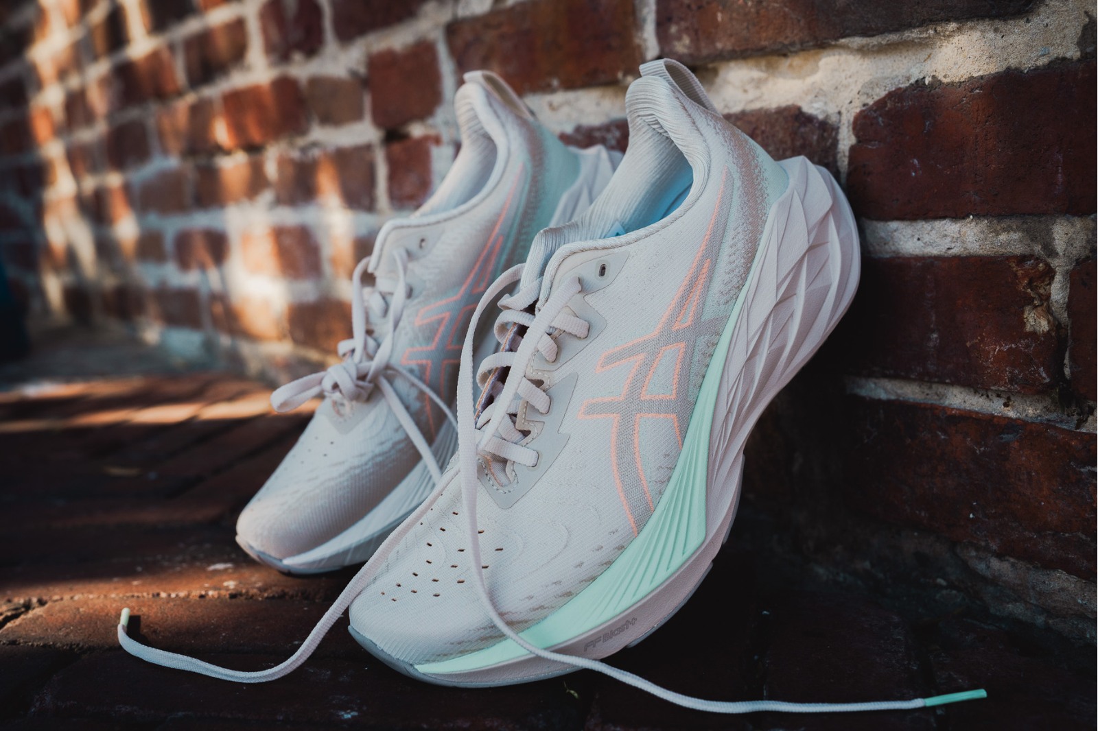 asics novablast 4 - women feature