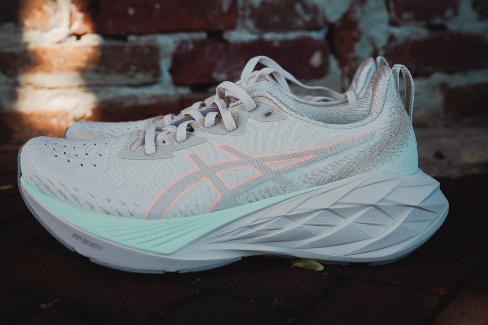 asics novablast 4 - women side