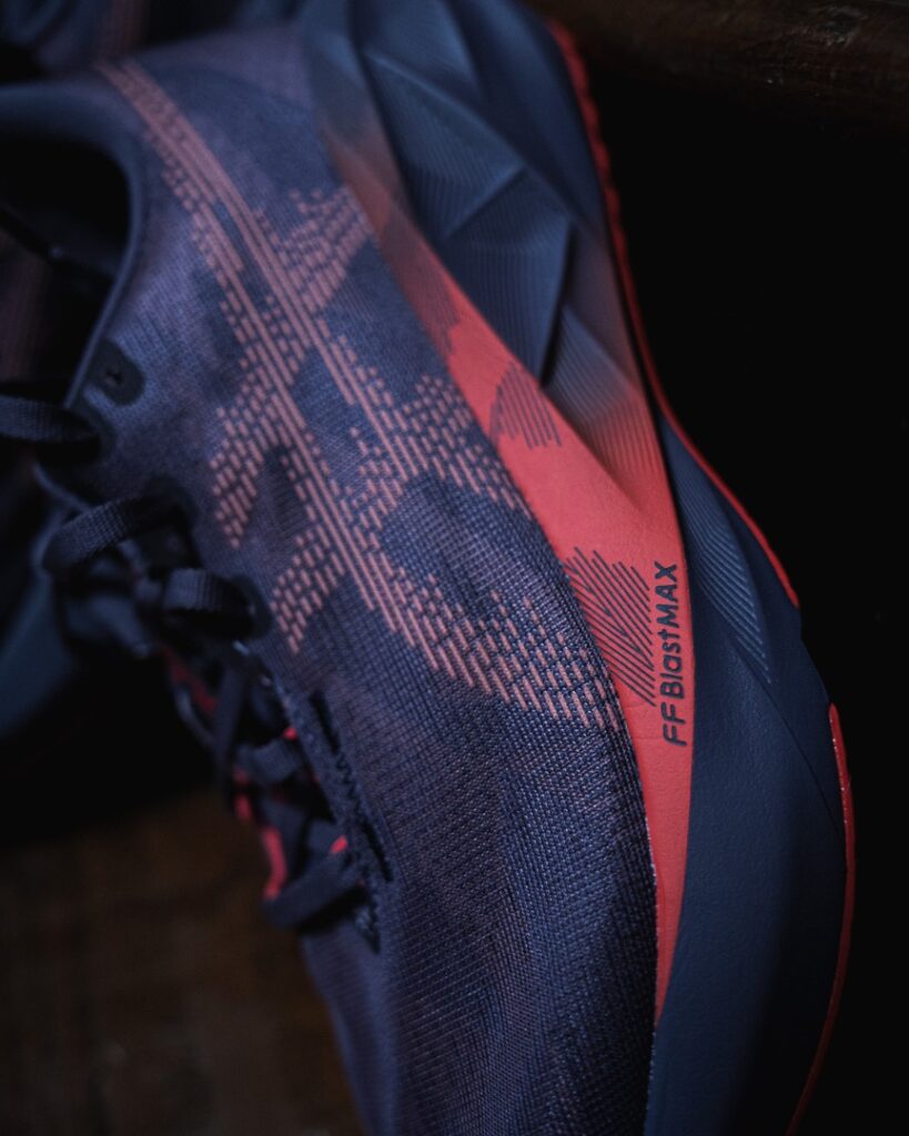 asics novablast 5 - dark midsole