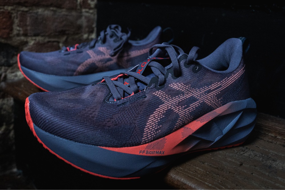 asics novablast 5 - in the dark