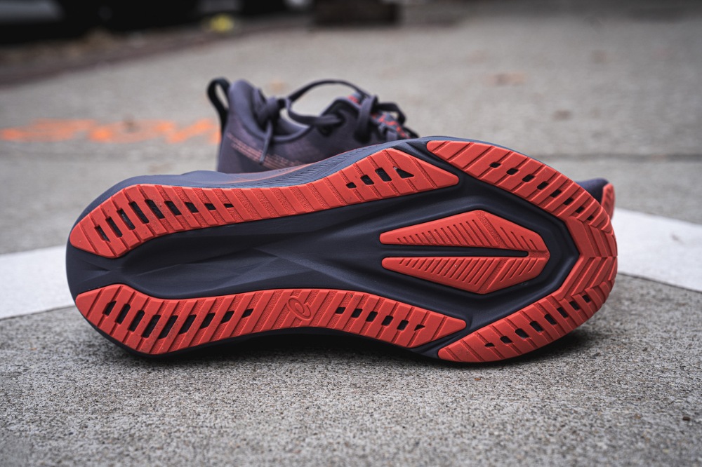 asics novablast 5 - outsole lateral