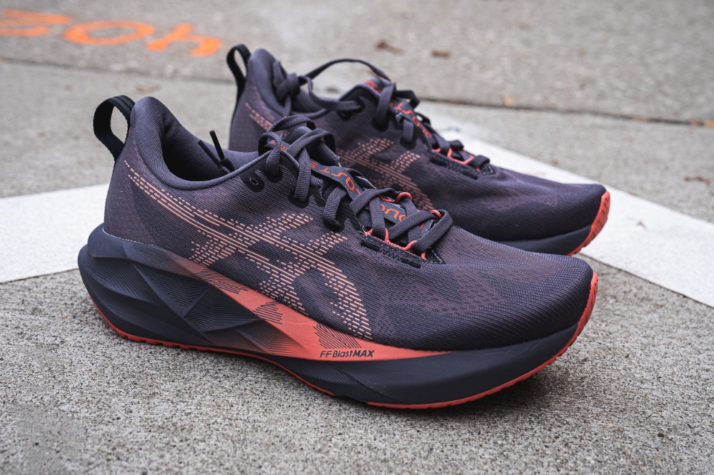 asics novablast 5 - pavement markings