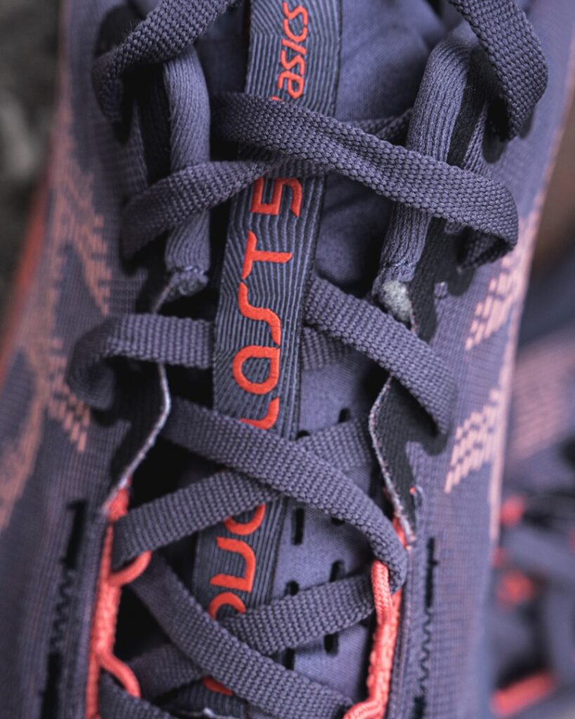asics novablast 5 - tongue vert