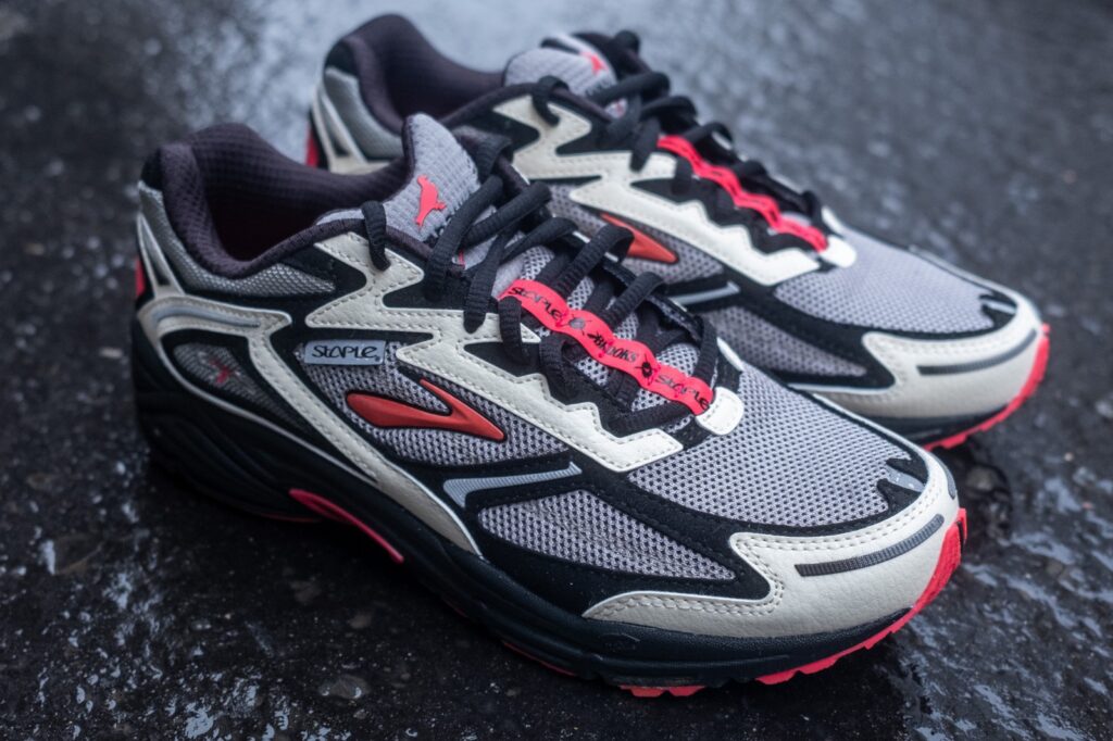 brooks adrenaline 4 GTS x staple - feature
