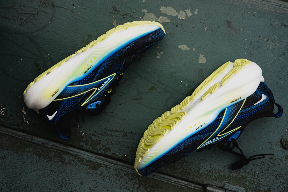brooks glycerin 22 - both lying down