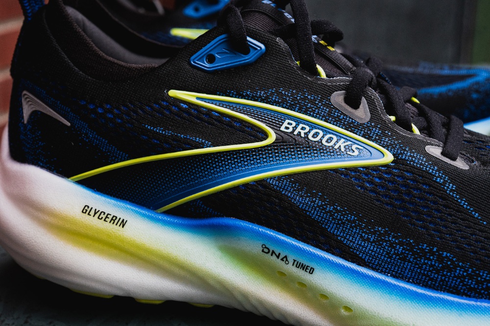 brooks glycerin 22 - lateral logo