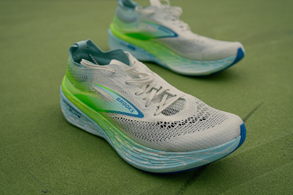 brooks hyperion elite 4 pb - green background