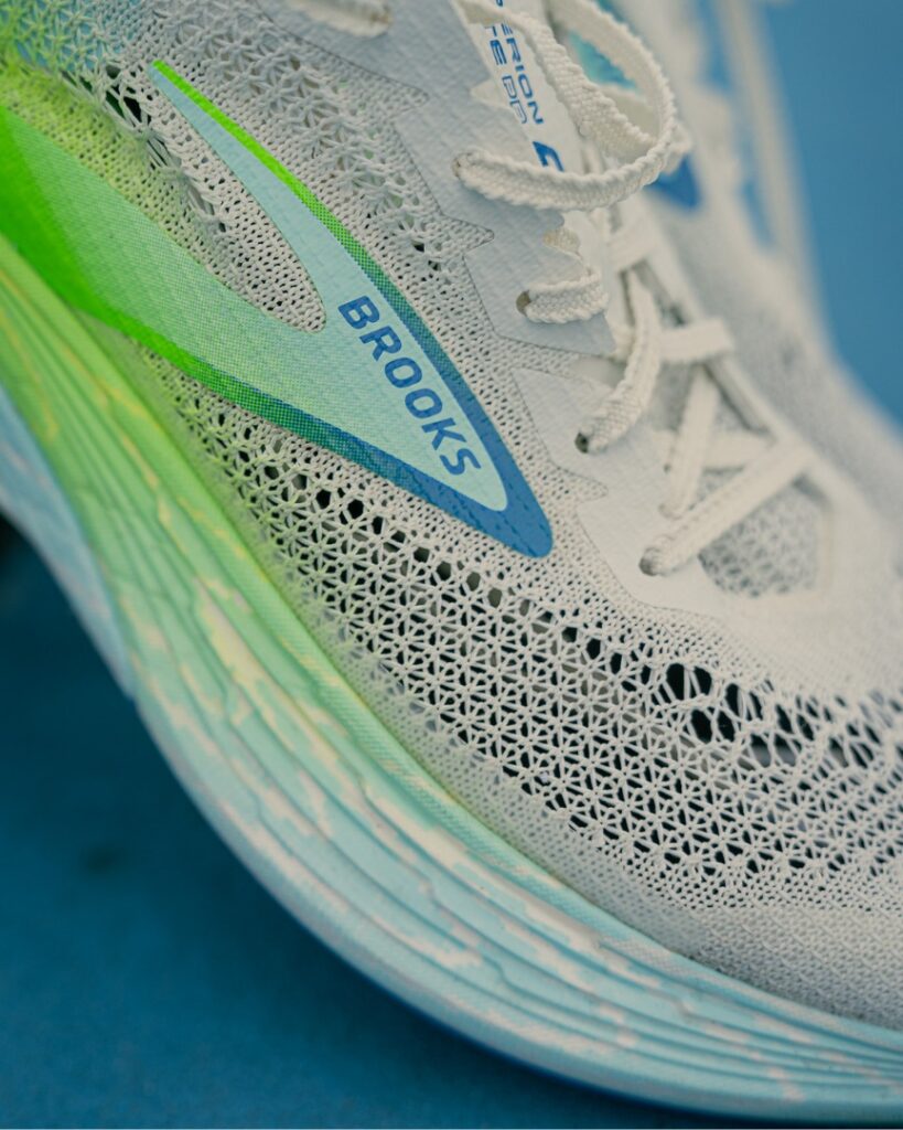 brooks hyperion elite 4 pb - lateral logo
