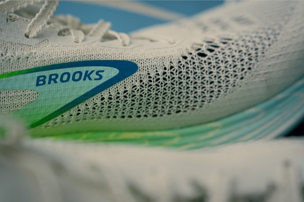 brooks hyperion elite 4 pb - logo