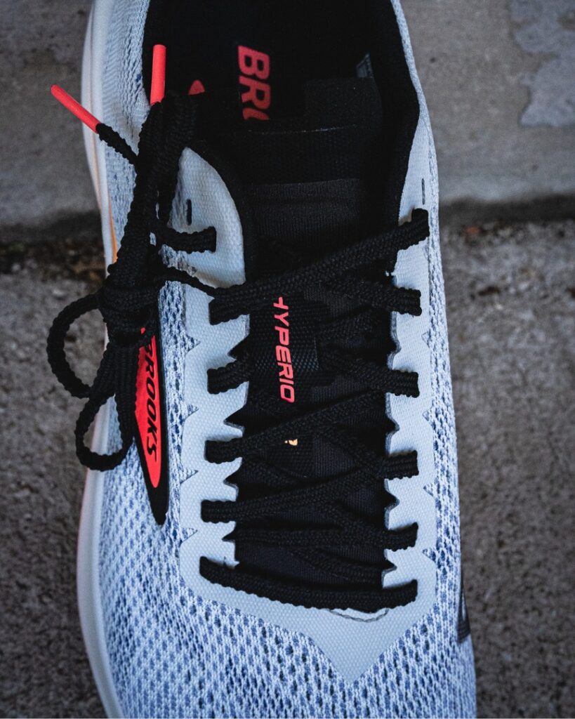 brooks hyperion - laces vertical