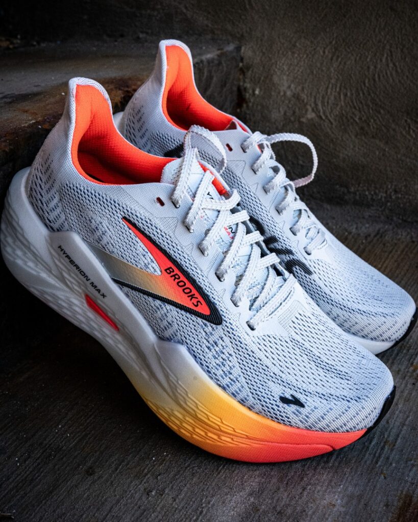 Brooks Hyperion Max 2 - both shoes vertical