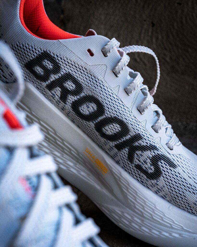 Brooks Hyperion Max 2 - medial letters vertical