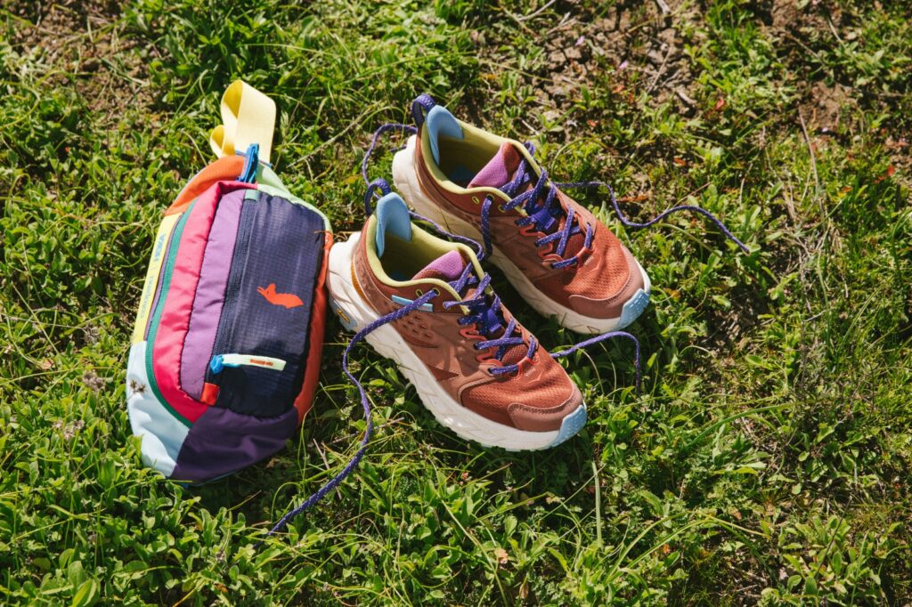 Cotopaxi Kapai 3L Hip Pack - Del Día and Hoka anacapa grass