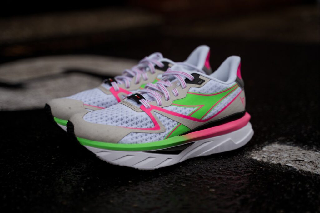 pink and green diadora atomo v7000 - women feature