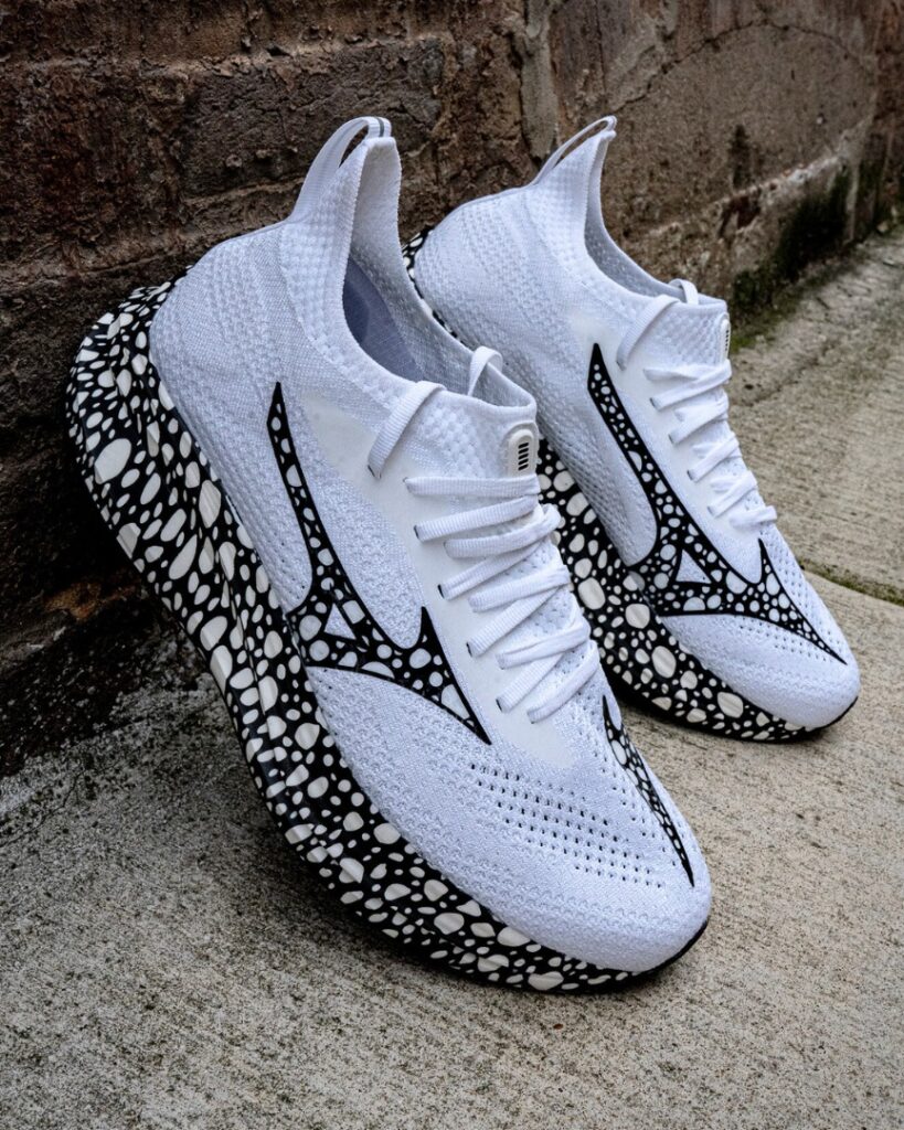 mizuno neo zen - both on wall