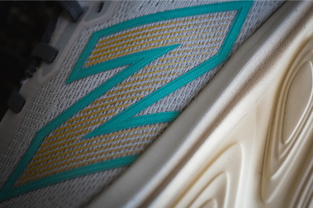 new balance more v5 - side logo