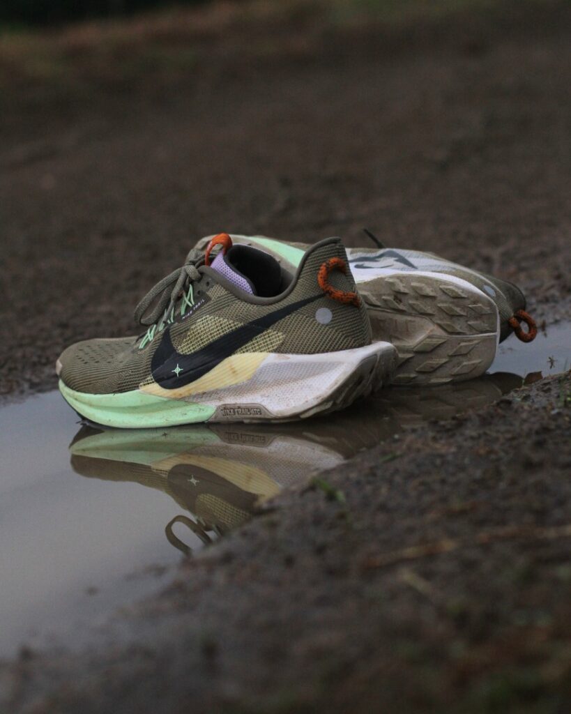 nike peg trail 5 - vertical - heel