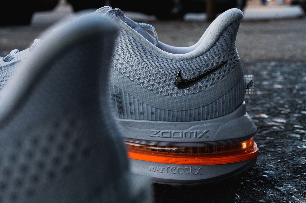 nike pegasus premium - logo medial heel