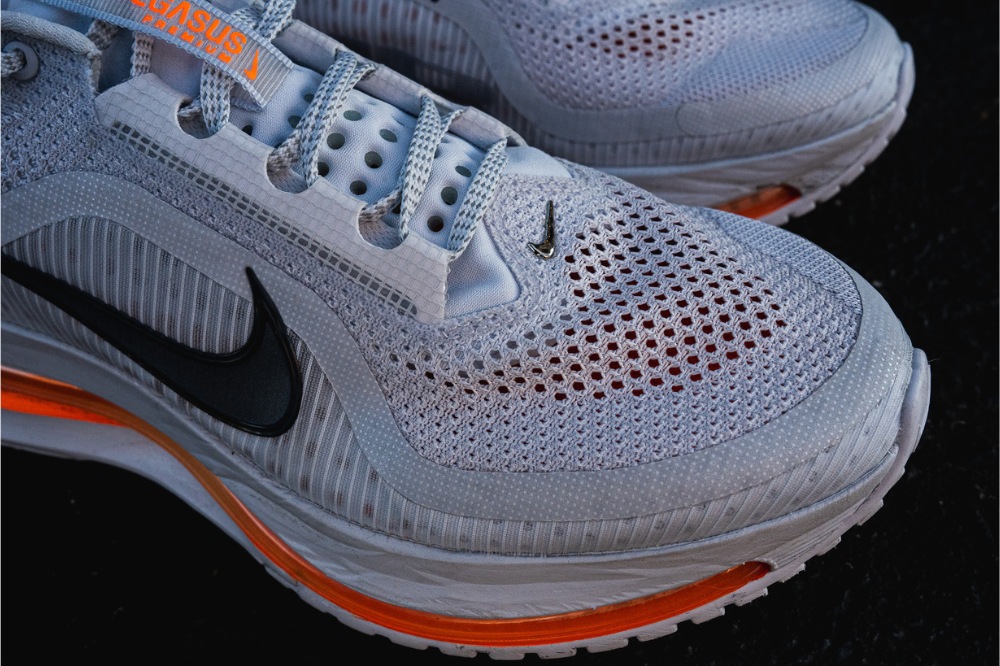 nike pegasus premium - mesh upper