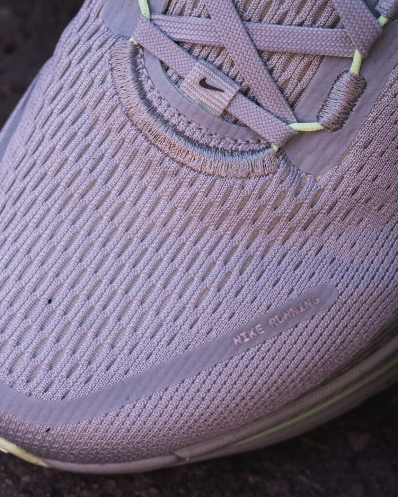 nike vomero 18 - laces front