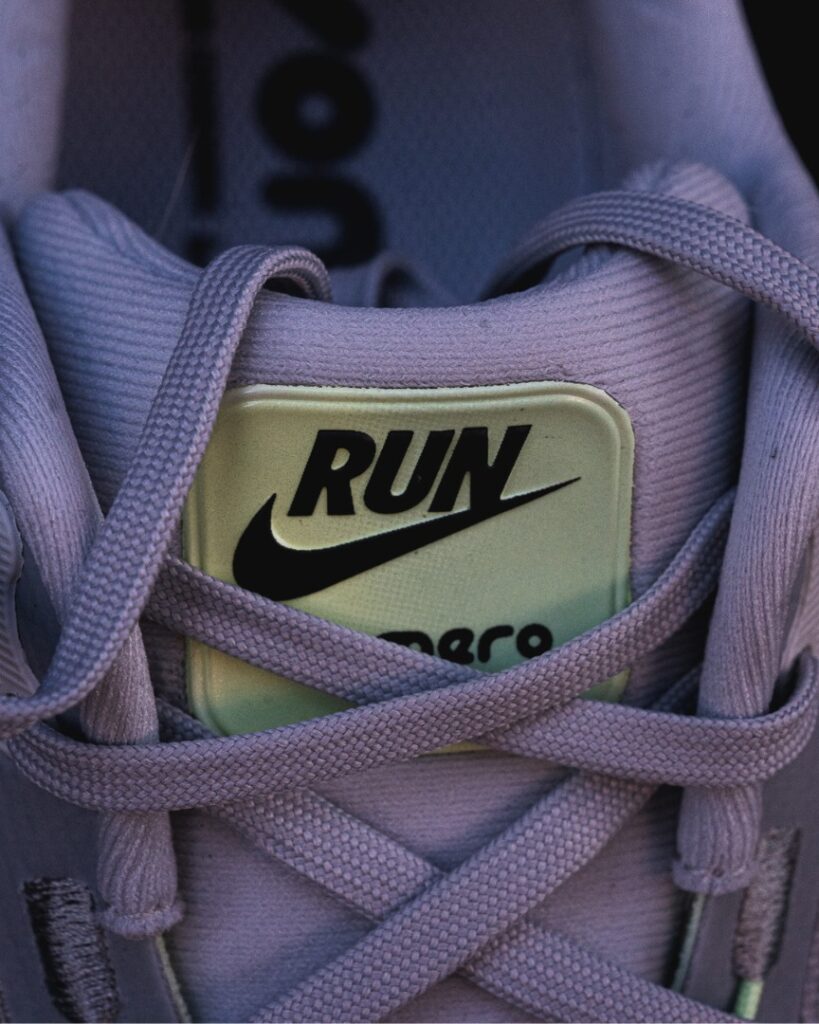 nike vomero 18 - logo tongue