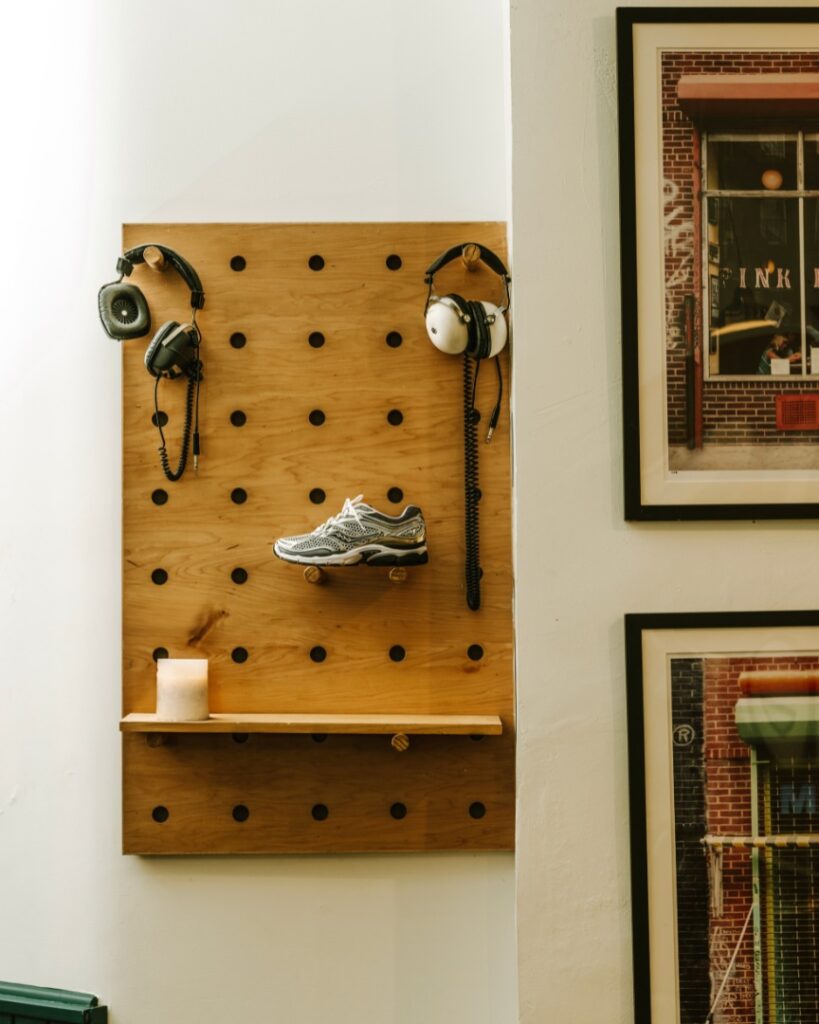 saucony cafe - hanging