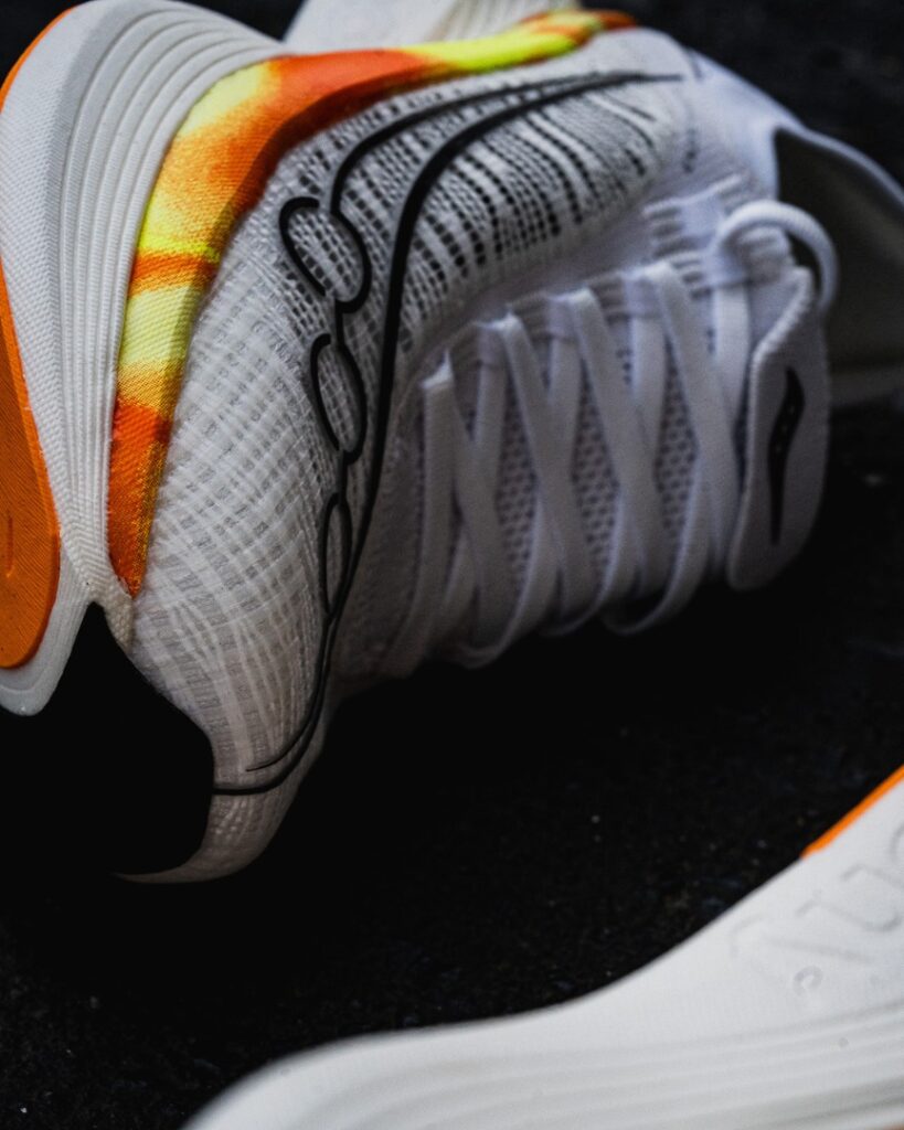 saucony endorphin elite 2 - toe vertical