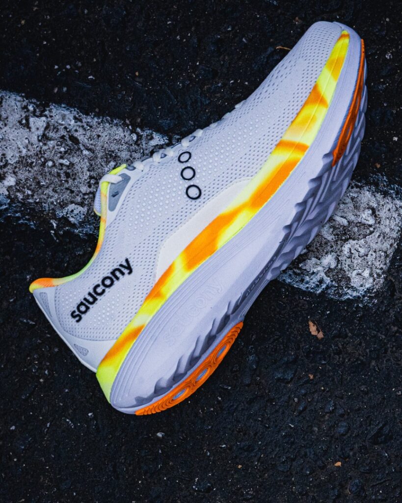 saucony endorphin trainer - medial pavement