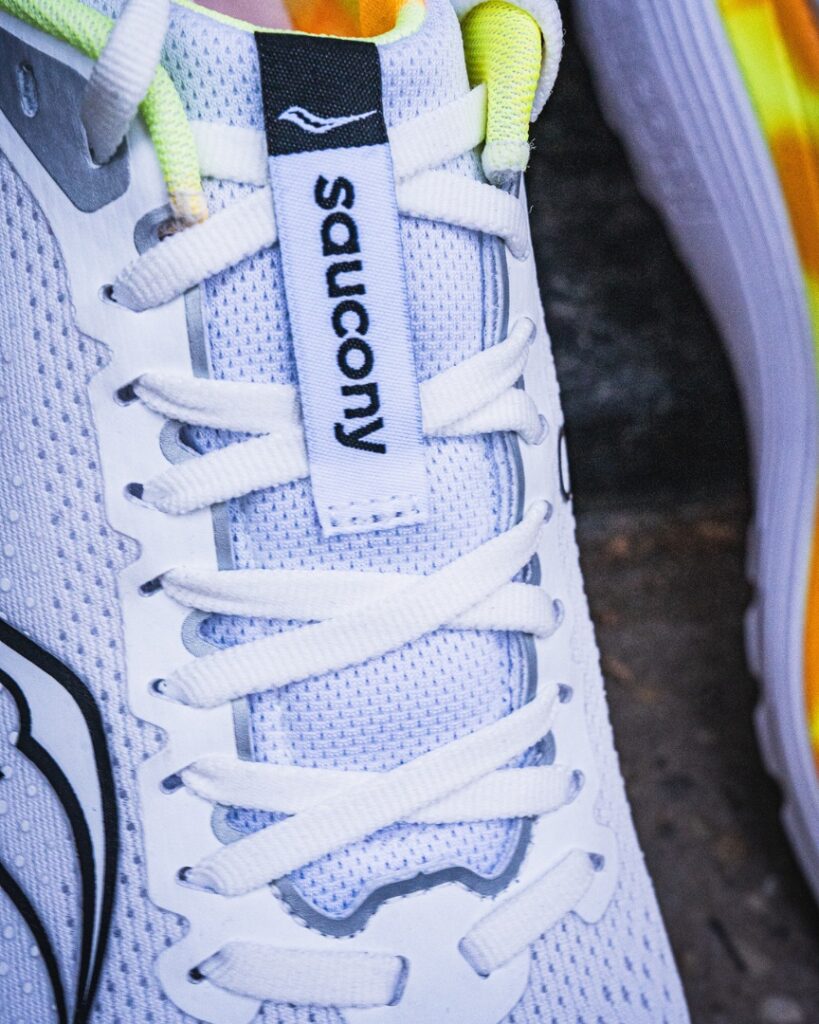 saucony endorphin trainer - tongue vertical