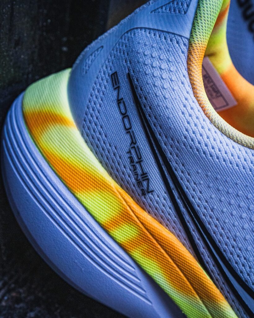 saucony endorphin trainer - vertical label