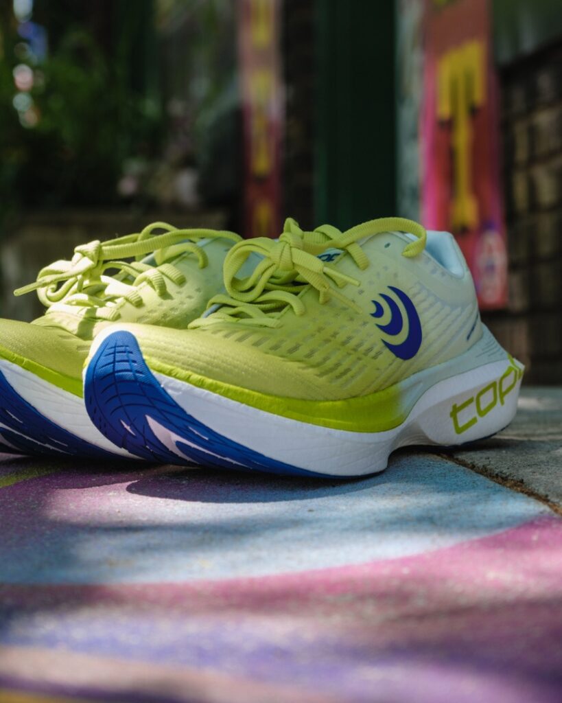 topo athletic specter 2 - vertical - both shoes