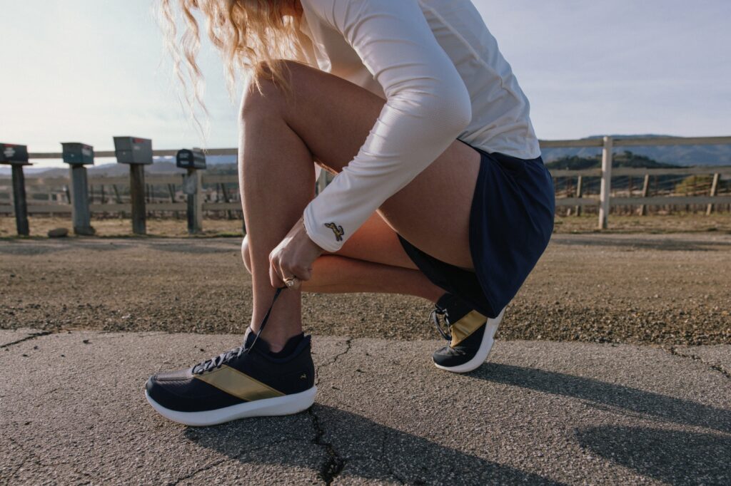 tracksmith - eliot racer lacing up